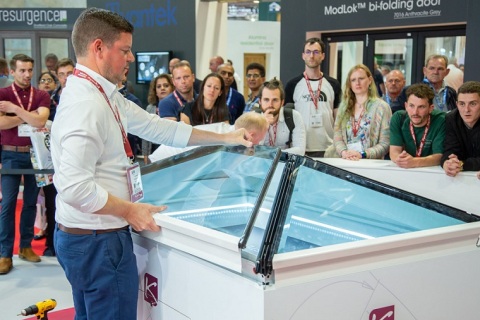 英国伯明翰玻璃门窗展览会展会现场图片