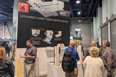 美国玻璃门窗幕墙展览会展会现场图片