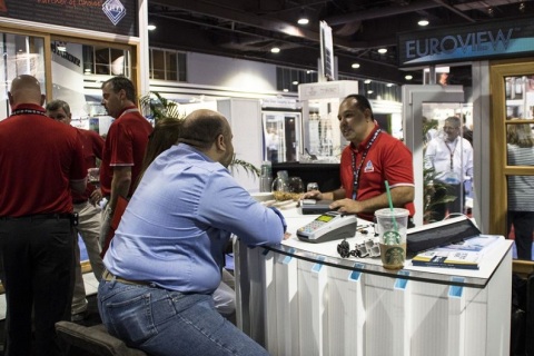 美国玻璃门窗幕墙展览会展会现场图片