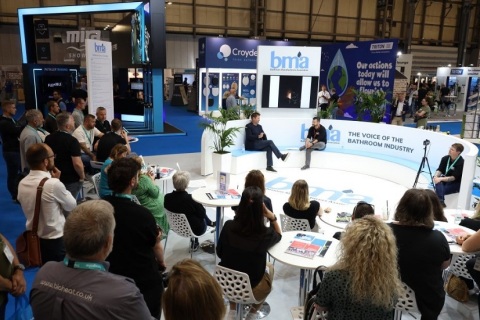 英国伯明翰世界室内安装施工展览会展会现场图片