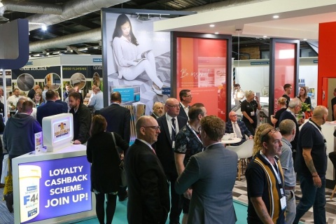 英国地面铺装及地板展览会展会现场图片