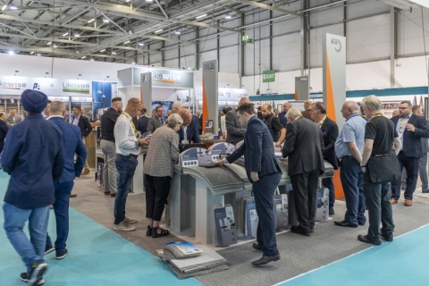 英国地面铺装及地板展览会展会现场图片