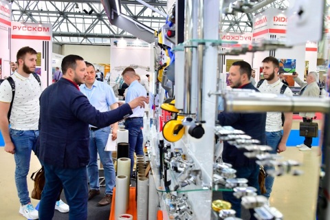 俄罗斯莫斯科玻璃工业展览会展会现场图片