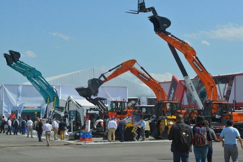 智利圣地亚哥工程机械展览会展会现场图片