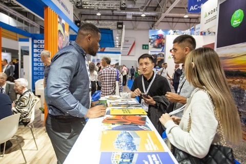 哈萨克斯坦工程机械及矿业机械展览会展会现场图片