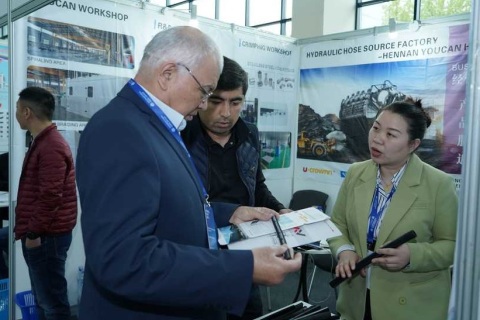 乌兹别克斯坦矿业、工程机械、矿山机械展览会展会现场图片