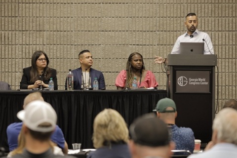 美国亚特兰大木工机械及家具配件展览会展会现场图片