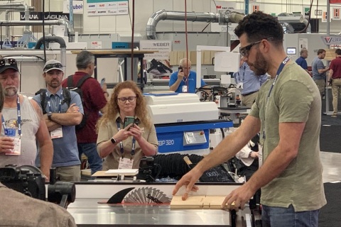 美国拉斯维加斯木工机械及家具配件展览会展会现场图片