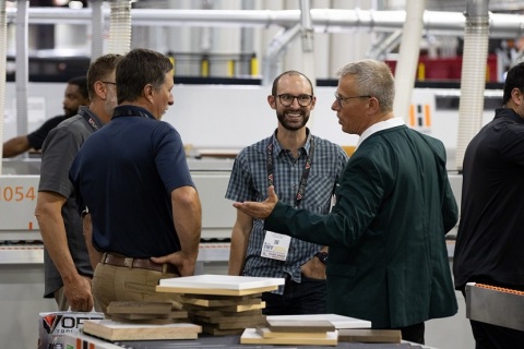 美国亚特兰大木工机械及家具配件展览会展会现场图片