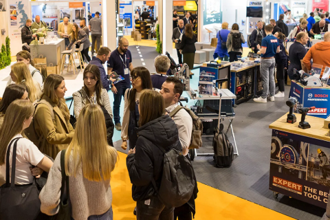 英国伯明翰家具制造及木工机械展览会展会现场图片