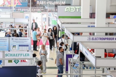 哈萨克斯坦工程机械、矿业机械展览会展会现场图片