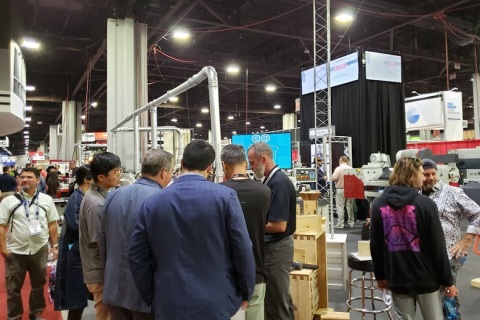 美国亚特兰大木工机械及家具配件展览会展会现场图片