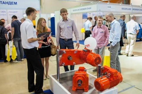 俄罗斯莫斯科高空作业及起重机械设备展览会展会现场图片