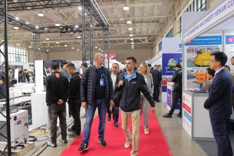 乌兹别克斯坦工程机械及矿业机械展览会展会现场图片