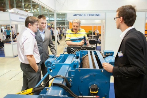 俄罗斯莫斯科高空作业及起重机械设备展览会展会现场图片