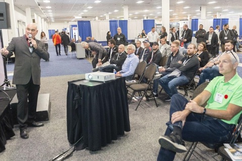 加拿大家具配件及木工机械展览会展会现场图片