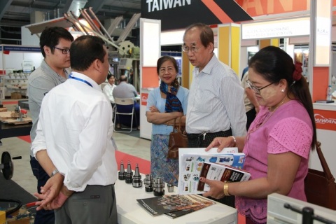 缅甸仰光木工机械及家具配件展览会展会现场图片