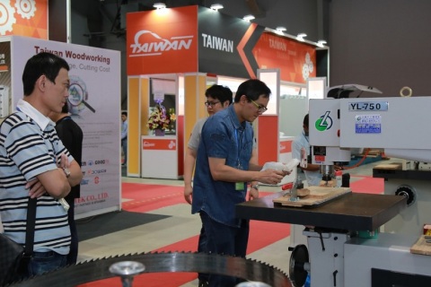 缅甸仰光木工机械及家具配件展览会展会现场图片