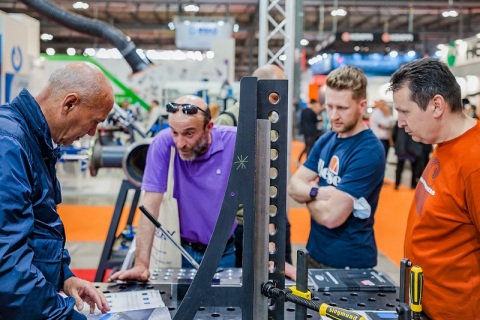 意大利米兰金属加工、钣金加工、金属成形展览会展会现场图片