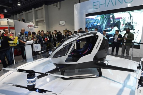 中东迪拜无人机展览会展会现场图片