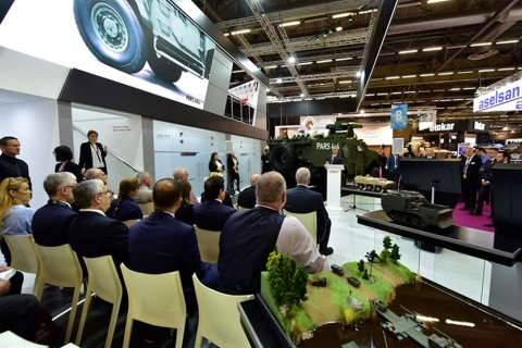 法国巴黎国防军警防务展览会展会现场图片