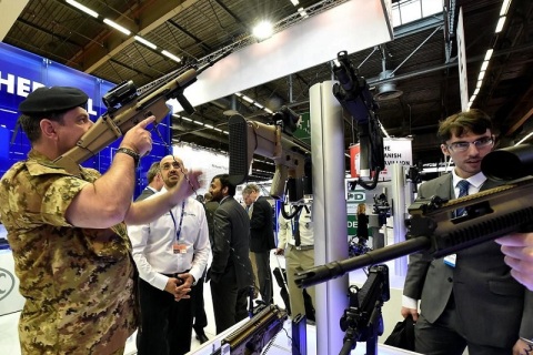 法国巴黎国防军警防务展览会展会现场图片