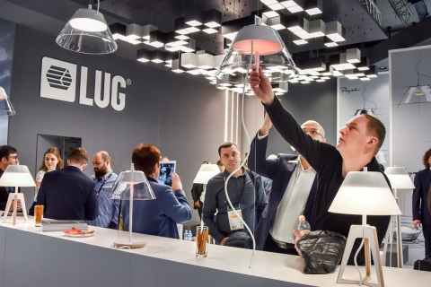 英国电力电工展览会展会现场图片