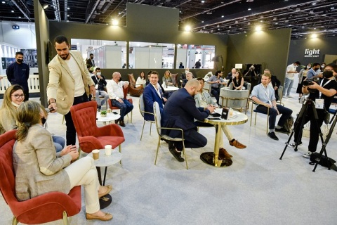 中东迪拜城市、建筑及商业照明展览会展会现场图片