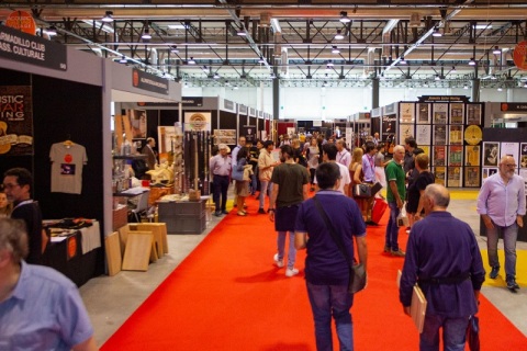 意大利手工提琴及钢琴展览会展会现场图片