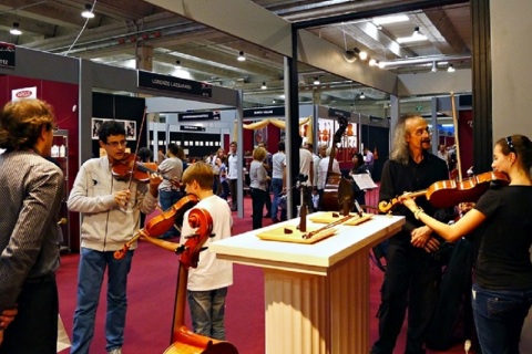 意大利手工提琴及钢琴展览会展会现场图片