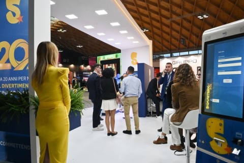 意大利里米尼游乐设备及游戏展览会展会现场图片