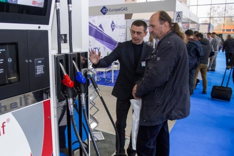 俄罗斯LNG、天然气设备和运输车辆展览会展会现场图片