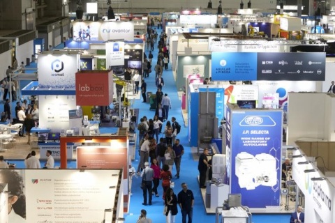 西班牙巴塞罗那化工展览会展会现场图片