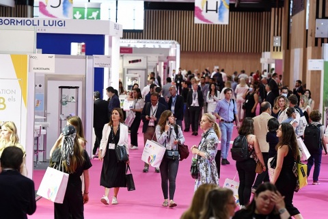 法国巴黎气雾剂和点胶系统展览会展会现场图片