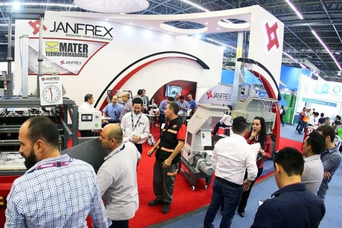 西班牙巴塞罗那塑料橡胶展览会展会现场图片