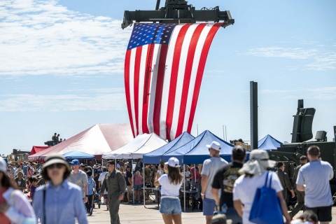 美国圣地亚哥军用航空展展会现场图片