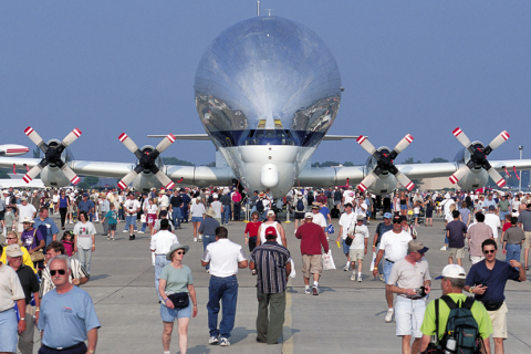 美国奥什科什航空展览会展会现场图片