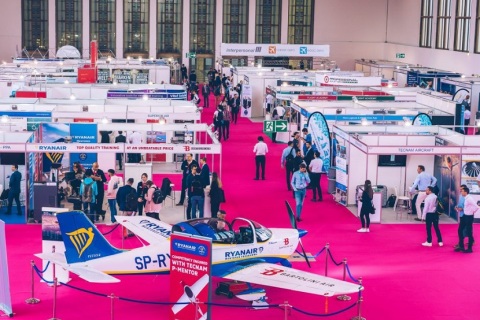 德国柏林飞行员招聘培训博览会展会现场图片