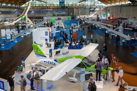 德国腓特烈港航空展览会展会现场图片