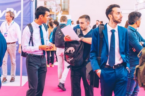 德国柏林飞行员招聘培训博览会展会现场图片