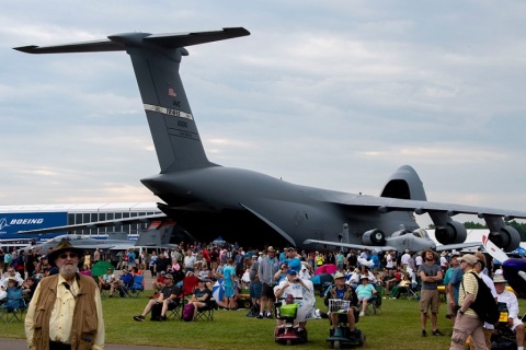 美国奥什科什航空展览会展会现场图片