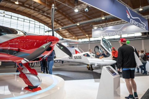 德国腓特烈港航空展览会展会现场图片