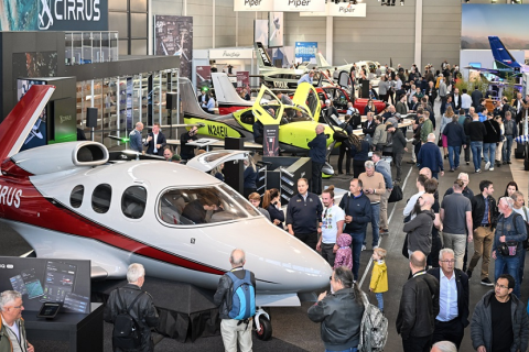 德国腓特烈港航空展览会展会现场图片