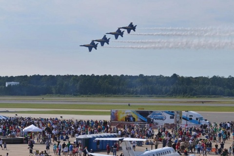 美国海军航空展展会现场图片