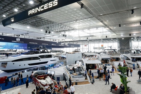 德国杜塞尔多夫游艇及水上运动展览会展会现场图片