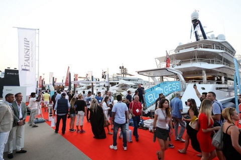 中东阿布扎比游艇展览会展会现场图片