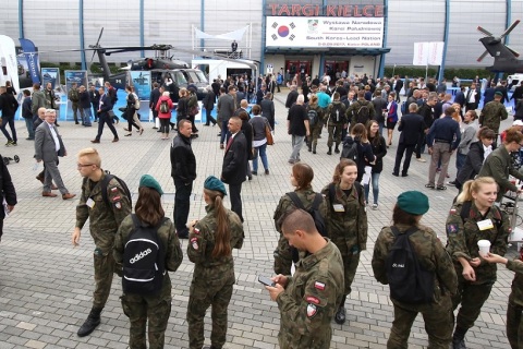 波兰凯尔采军警防务展览会展会现场图片