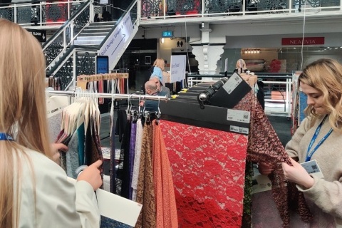 英国伦敦纺织面料展览会展会现场图片
