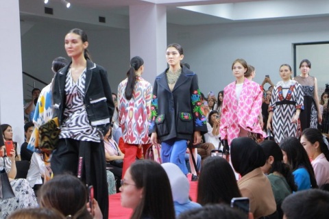 乌兹别克斯坦纺织服装面料展览会展会现场图片