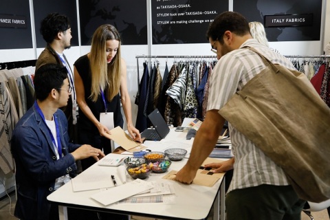 中东迪拜纺织服装面料家纺鞋包袋展览会展会现场图片